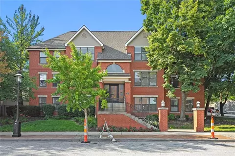 445 W 9th St #202, Kansas City, MO 64105