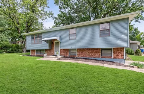 1628 1st Street Ter, Blue Springs, MO 64014