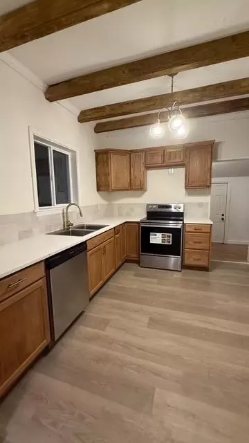 719 W Olive St, Bolivar, MO 65613