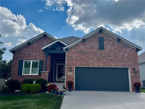 22049 W 121st St, Olathe, KS 66061