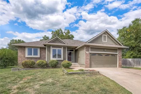 722 Moss Creek Dr, Raymore, MO 64083
