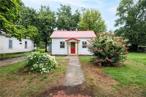 142 Mill St, Neodesha, KS 66757