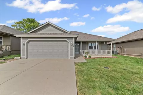 526 S Saturn Dr, Raymore, MO 64083