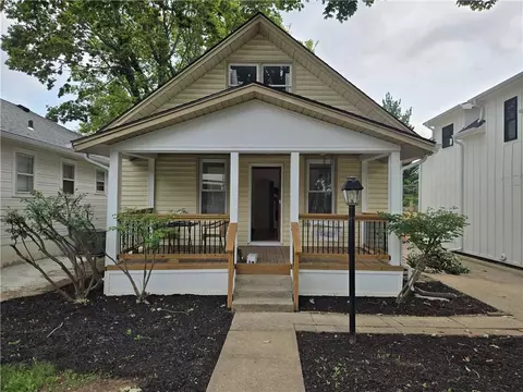 4703 Terrace St, Kansas City, MO 64112