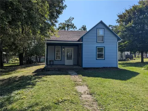 1111 Miami St, Hiawatha, KS 66434