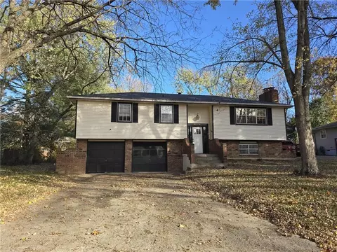 1502 S Main St, Clinton, MO 64735