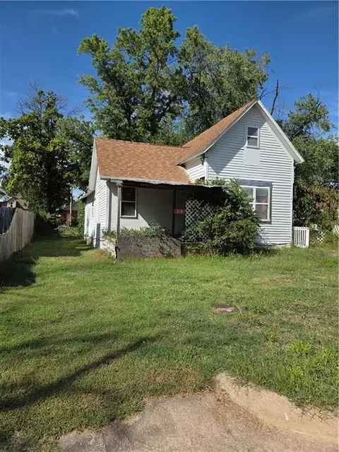 218 E 5th St, Cherryvale, KS 67335