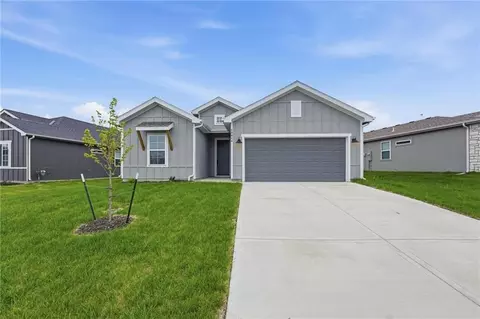 20644 Skyview Ln, Spring Hill, KS 66083