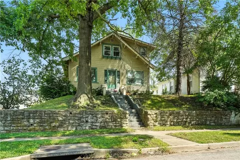 101 S Willis Ave, Independence, MO 64050