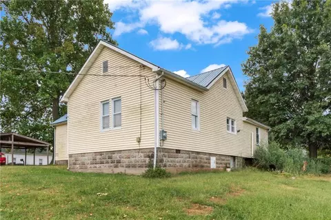 Exterior - 402 Pine St, Blackburn, MO 65321 photo 3 of 4