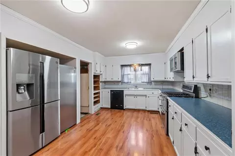 Kitchen - 402 Pine St, Blackburn, MO 65321 photo 2 of 4