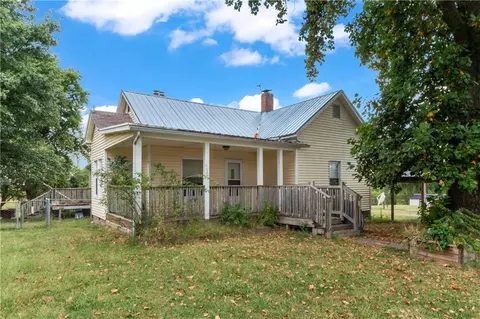Exterior - 402 Pine St, Blackburn, MO 65321 photo 1 of 4