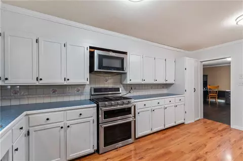 Kitchen - 402 Pine St, Blackburn, MO 65321 photo 3 of 4