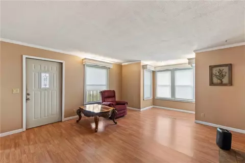 Living - 402 Pine St, Blackburn, MO 65321 photo 2 of 5