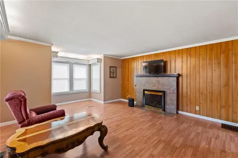Living - 402 Pine St, Blackburn, MO 65321 photo 1 of 5