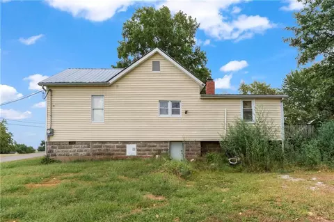Exterior - 402 Pine St, Blackburn, MO 65321 photo 2 of 4