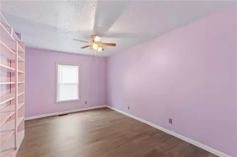 Bedroom - 402 Pine St, Blackburn, MO 65321 photo 5 of 7