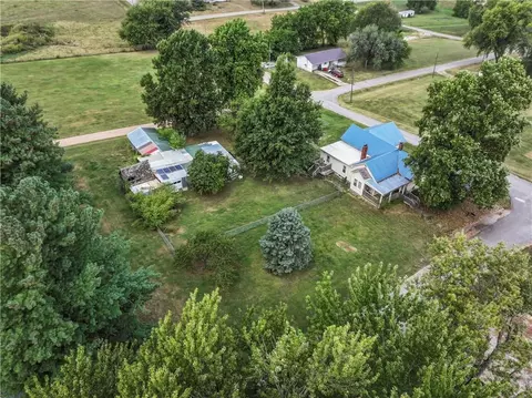 View/Area - 402 Pine St, Blackburn, MO 65321 photo 4 of 12