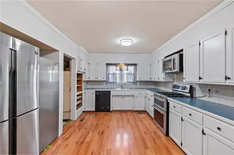 Kitchen - 402 Pine St, Blackburn, MO 65321 photo 4 of 4