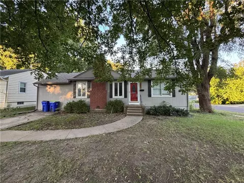 7041 Glenwood St, Overland Park, KS 66204