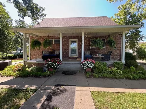 1015 Juniatta St, Burlington, KS 66839