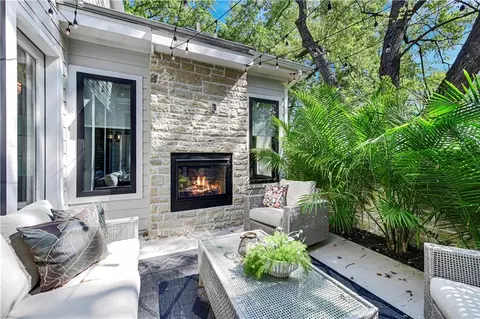 5215 W 71st Ter, Prairie Village, KS 66208