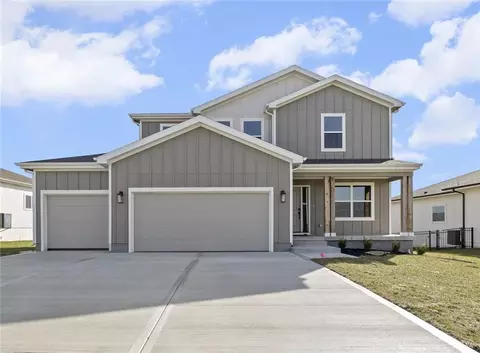 18637 W 193rd St, Spring Hill, KS 66083