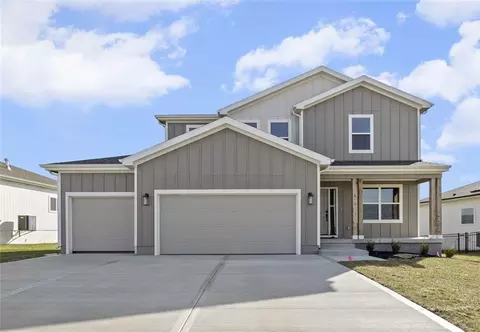 18637 W 193rd St, Spring Hill, KS 66083