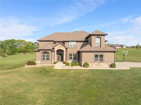 3200 Colonial Dr, Grain Valley, MO 64029
