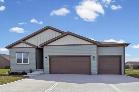 18549 W 193rd St, Spring Hill, KS 66083