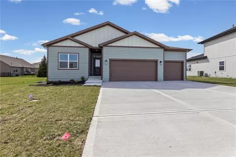 18549 W 193rd St, Spring Hill, KS 66083