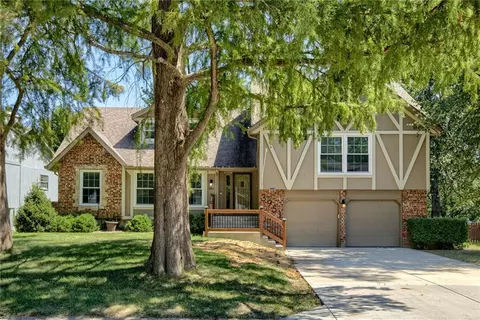 3951 SW Batten Dr, Lees Summit, MO 64082