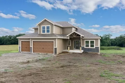 17924 235th St, Tonganoxie, KS 66086