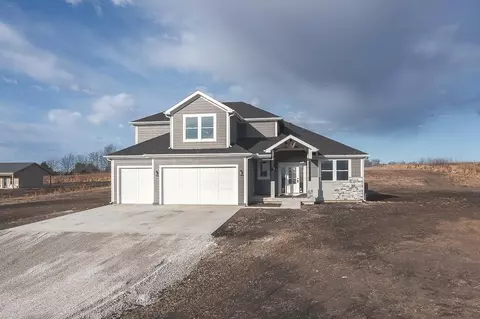 17924 235th St, Tonganoxie, KS 66086