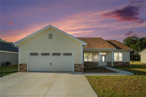 321 Banner Rd, Holton, KS 66436