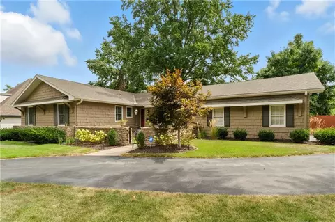 6219 W 65th St, Mission, KS 66202