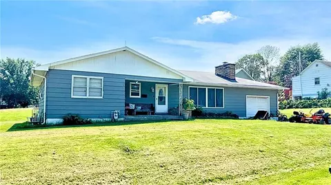 105 E Peery St, Albany, MO 64402