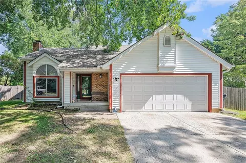 516 NW 41st St Terr Ct, Blue Springs, MO 64015