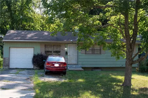 8217 Flora Ave, Kansas City, MO 64131