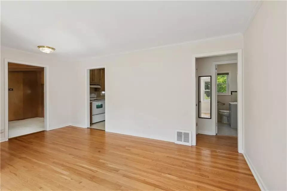Living - 8117 Jarboe St, Kansas City, MO 64114 photo 1 of 6
