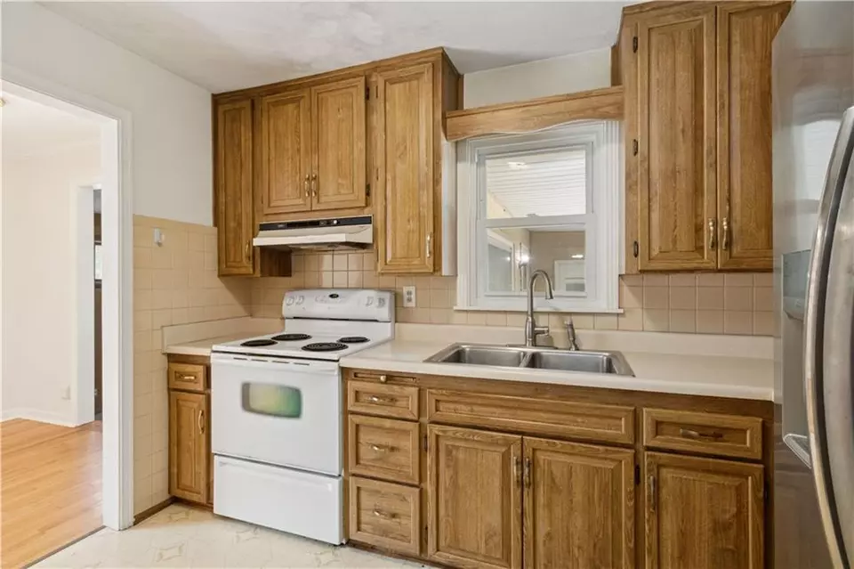 Kitchen - 8117 Jarboe St, Kansas City, MO 64114 photo 2 of 3