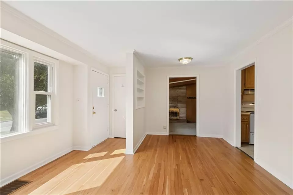 Living - 8117 Jarboe St, Kansas City, MO 64114 photo 2 of 6
