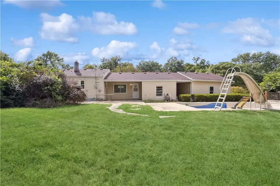 Exterior - 8117 Jarboe St, Kansas City, MO 64114 photo 3 of 3