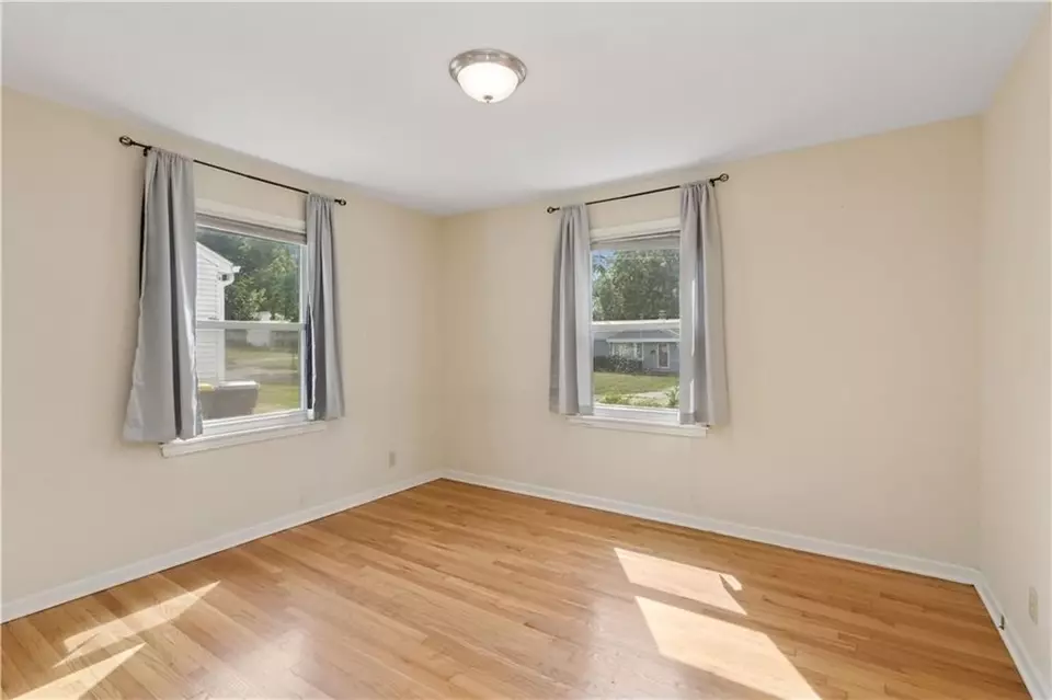 Bedroom - 8117 Jarboe St, Kansas City, MO 64114 photo 2 of 2