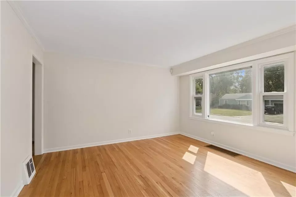 Living - 8117 Jarboe St, Kansas City, MO 64114 photo 4 of 6