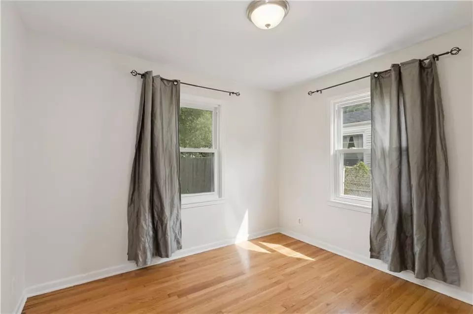 Bedroom - 8117 Jarboe St, Kansas City, MO 64114 photo 1 of 2
