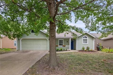 2108 E 26th Ter, Lawrence, KS 66046