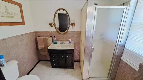 Bath - 805 Walnut St, Chetopa, KS 67336 photo 1 of 3