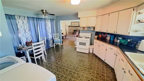 Entry Way - 805 Walnut St, Chetopa, KS 67336 photo 1 of 3