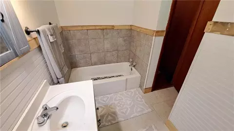 Bath - 805 Walnut St, Chetopa, KS 67336 photo 3 of 3